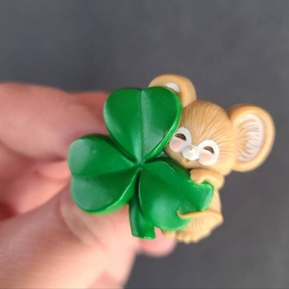 Hallmark Cards Inc. Three Leaf Clover Mouse Brooch - Picture 3 of 10